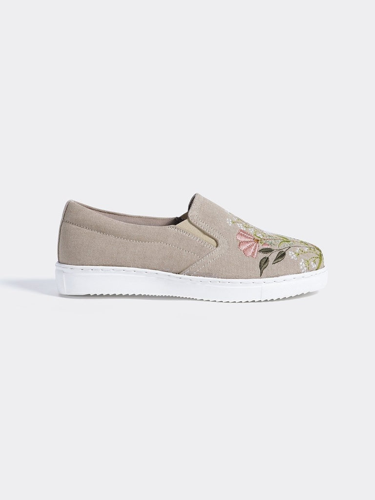LUNA BLU Peach Floral Embroidered Slip On Loafers