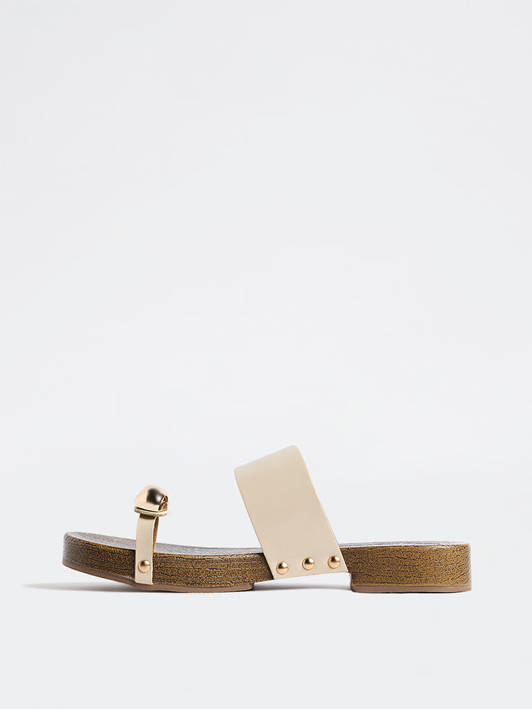 LUNA BLU Ivory Toe-Ring Detail Sandals