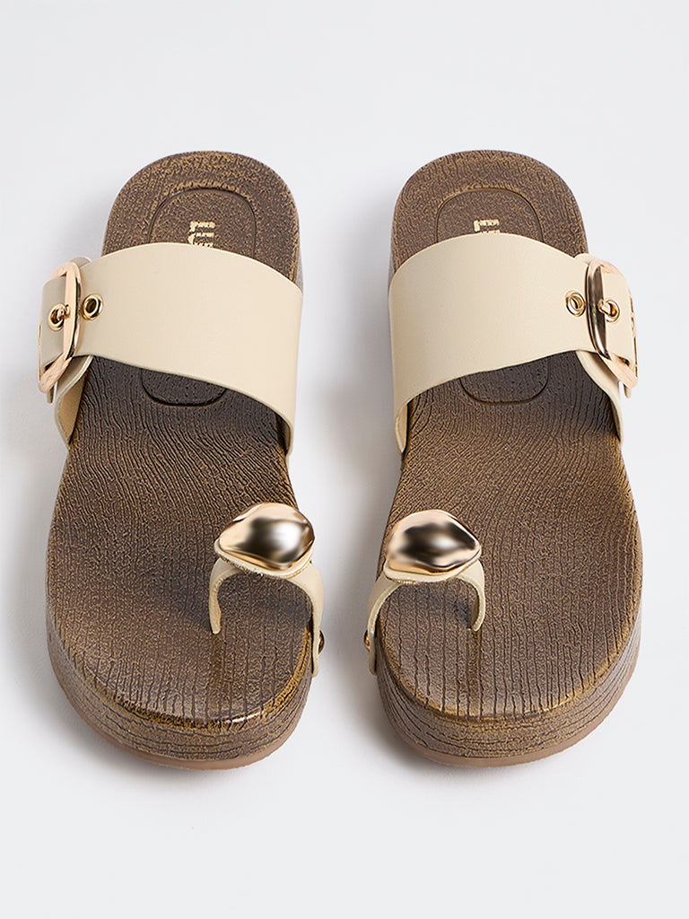 LUNA BLU Ivory Toe-Ring Detail Sandals
