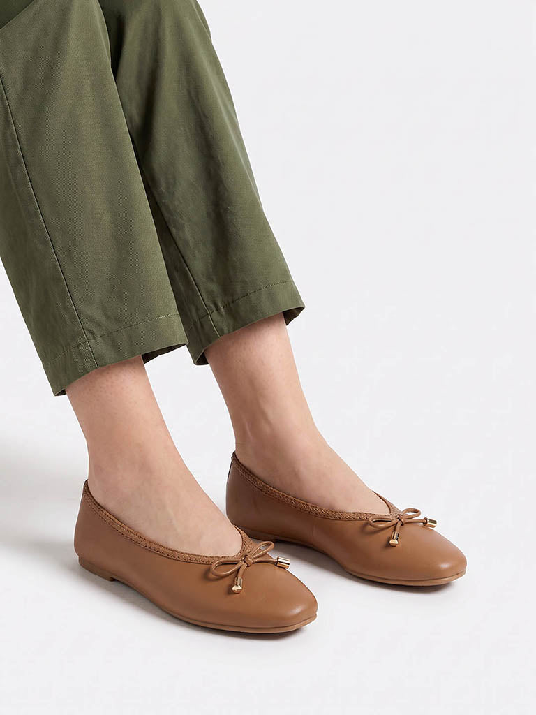 LUNA BLU Tan Bow-Detail Ballerinas