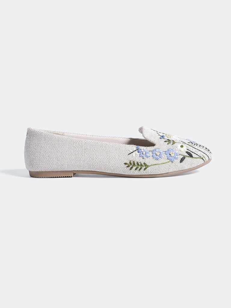 LUNA BLU Beige Floral Embroidered Flat Loafers