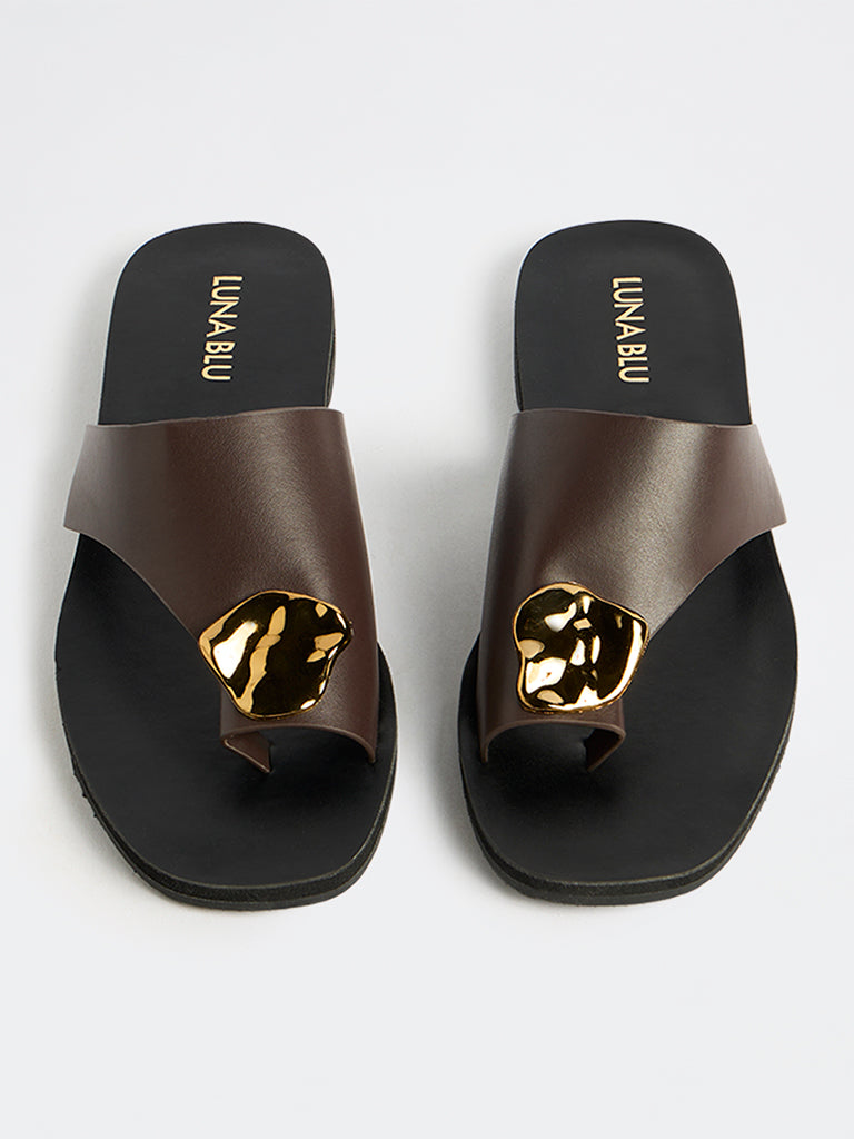 LUNA BLU Brown Toe Ring Metal Detailed Sandals