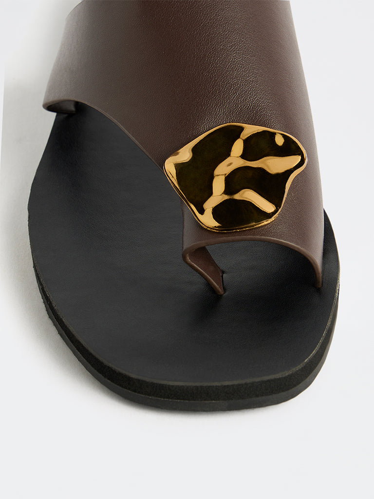 LUNA BLU Brown Toe Ring Metal Detailed Sandals
