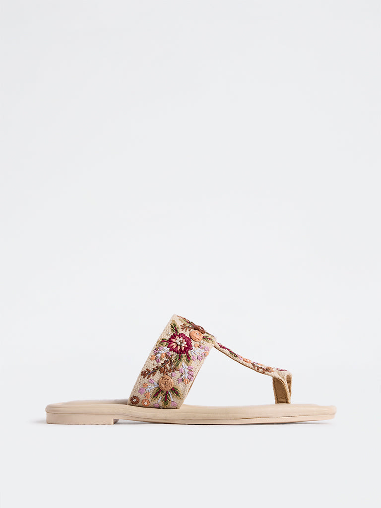 LUNA BLU Off-White Kolhapuri Sandals