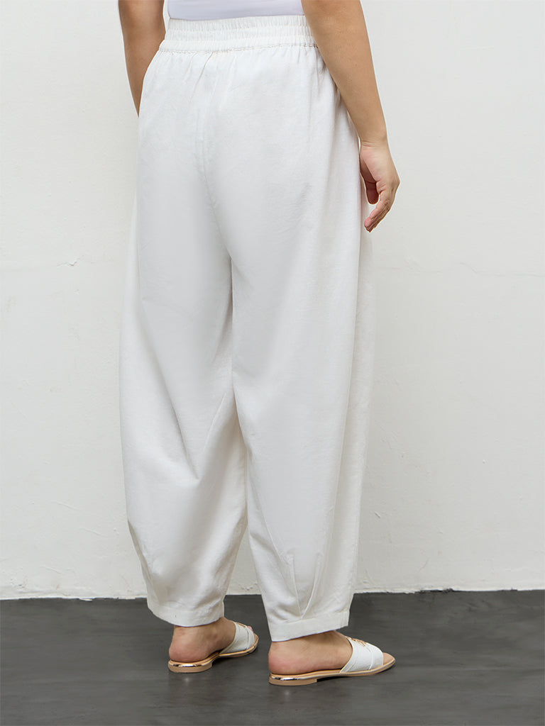 Diza Off-White Solid Cotton Pants