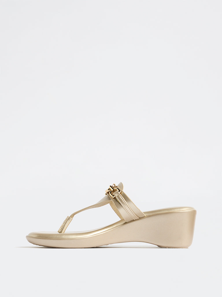LUNA BLU Light Gold Thong-Strap Wedge Sandals