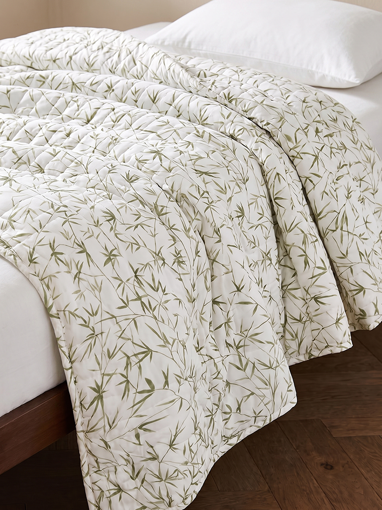 Westside Home Green Bamboo Leaf Printed Queen Quilted Comforter