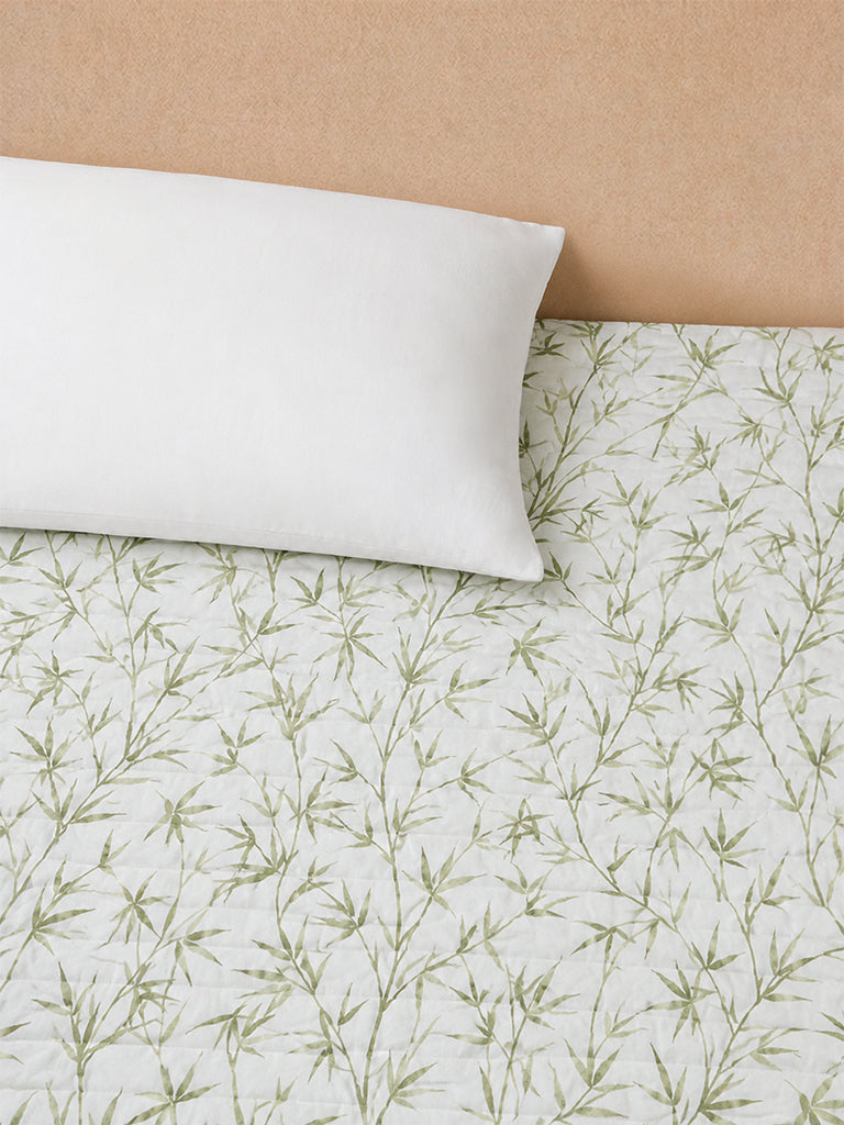 Westside Home Green Bamboo Leaf Printed Queen Quilted Comforter
