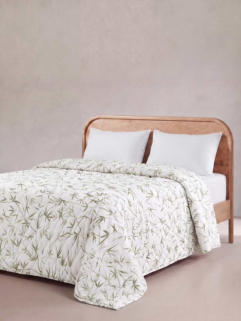 Westside Home Green Bamboo Leaf Printed Queen Quilted Comforter