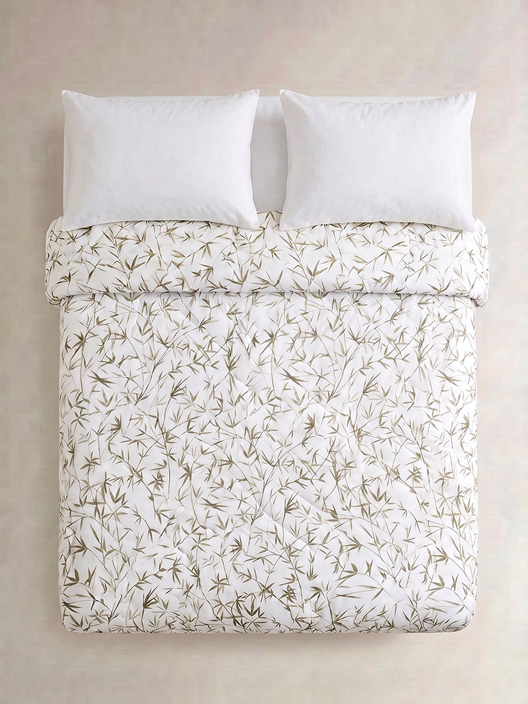 Westside Home Green Bamboo Leaf Printed Queen Quilted Comforter