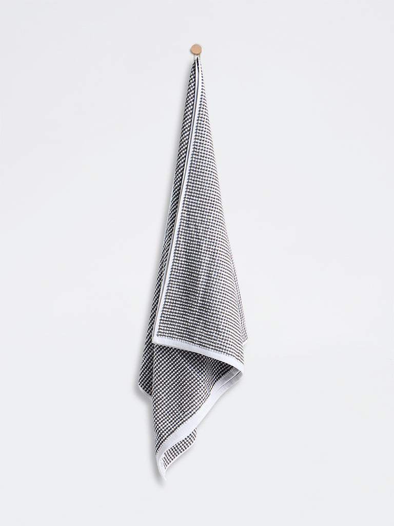 Westside Home White and Grey Pebble Textured Bath Towel