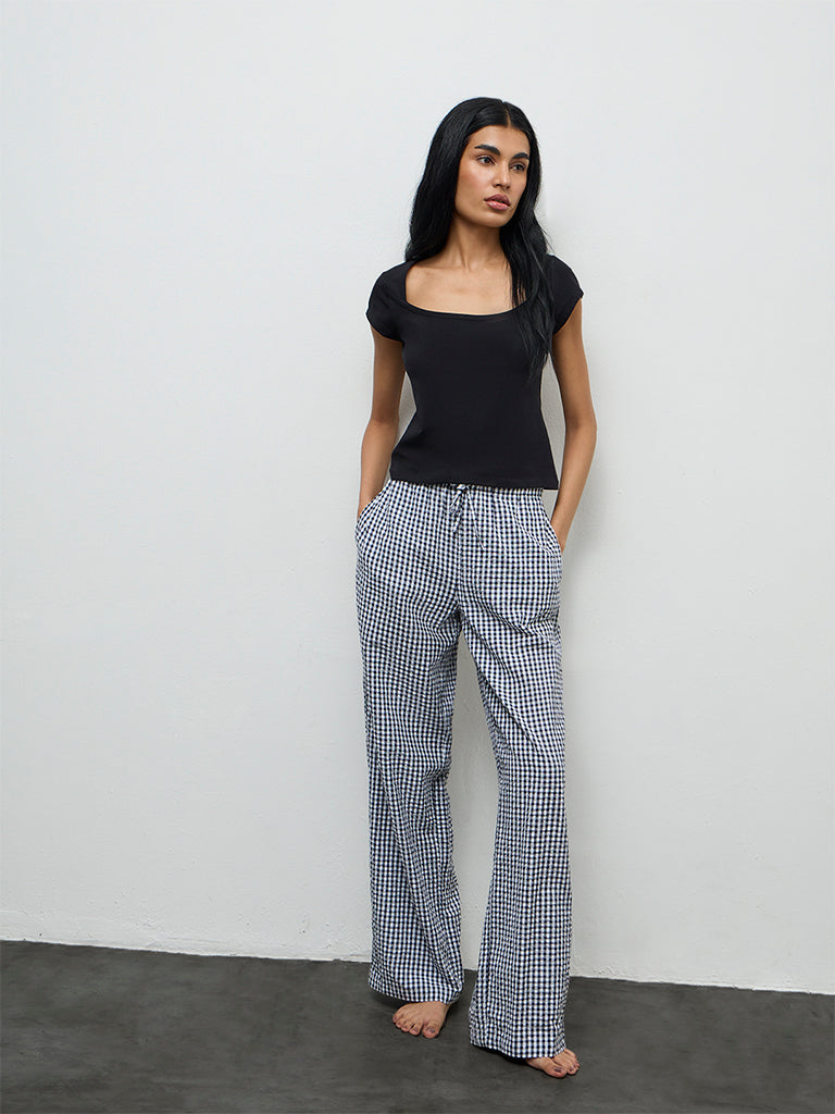 Superstar Black Solid Cotton-Blend Top