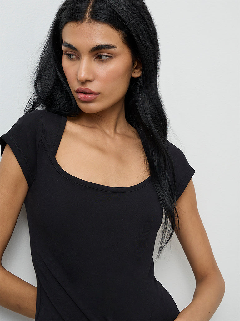 Superstar Black Solid Cotton-Blend Top