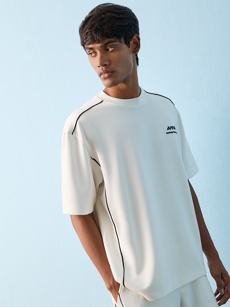 Nuoflexx White Graphic Embossed T-Shirt