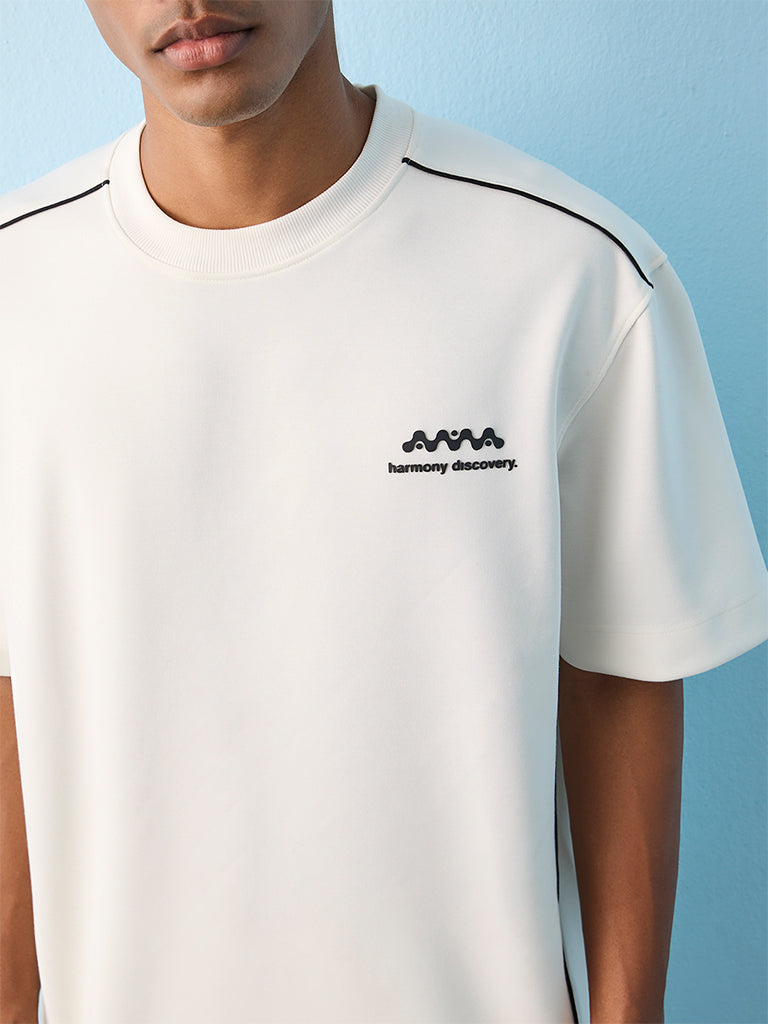 Nuoflexx White Graphic Embossed T-Shirt