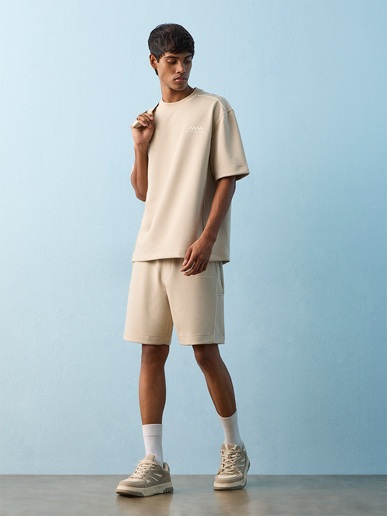 Nuoflexx Light Beige Piping-Detail Mid-Rise Shorts
