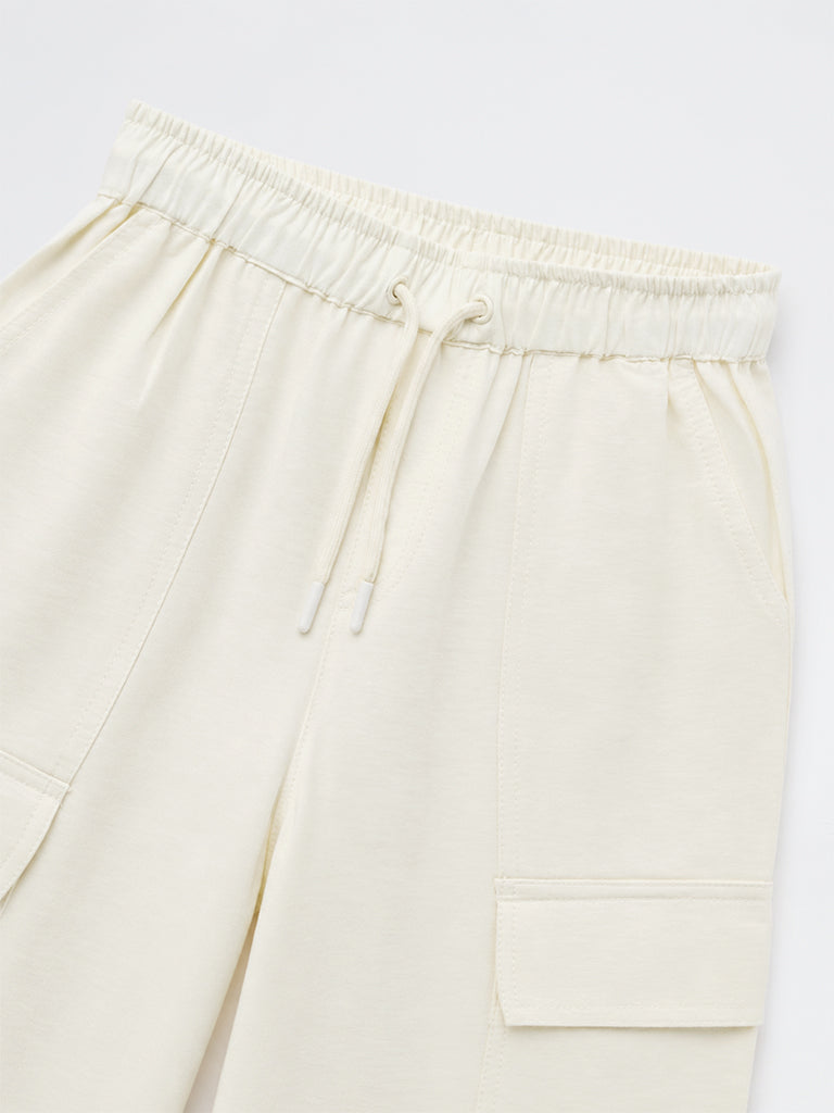 Girls Off-White Solid High-Rise Trousers