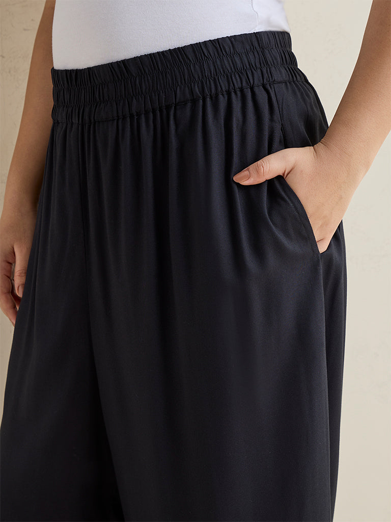 Diza Black Solid Pants