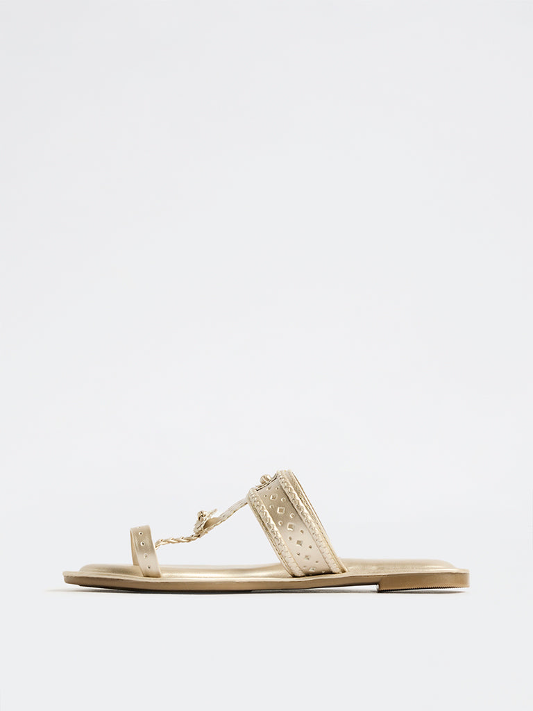 LUNA BLU Light Gold Kolhapuri Sandals