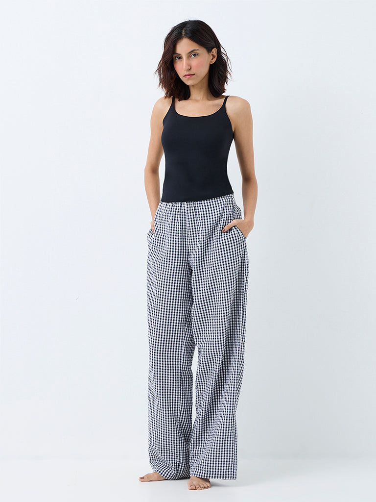 Superstar Black Ribbed-Textured Padded Camisole