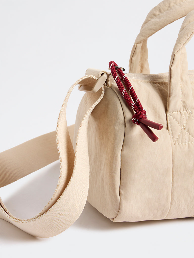 Nuoflexx Beige Text-Detailed Duffle Bag