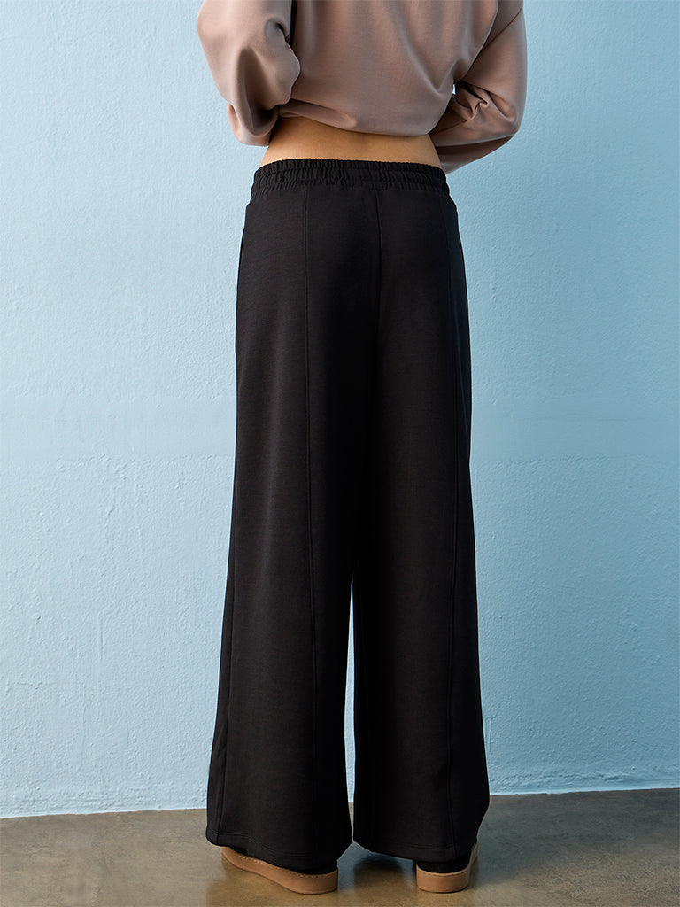 Nuoflexx Black Solid High-Rise Pants