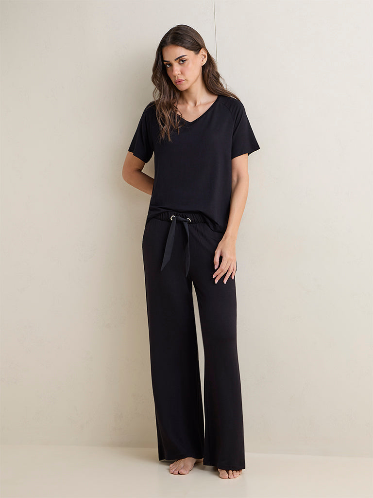 Wunderlove Black Solid Top