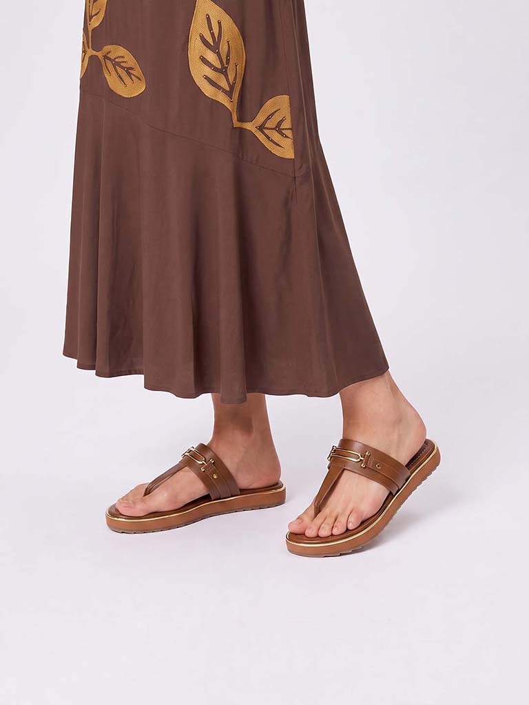 LUNA BLU Tan Thong-Strap Sandals