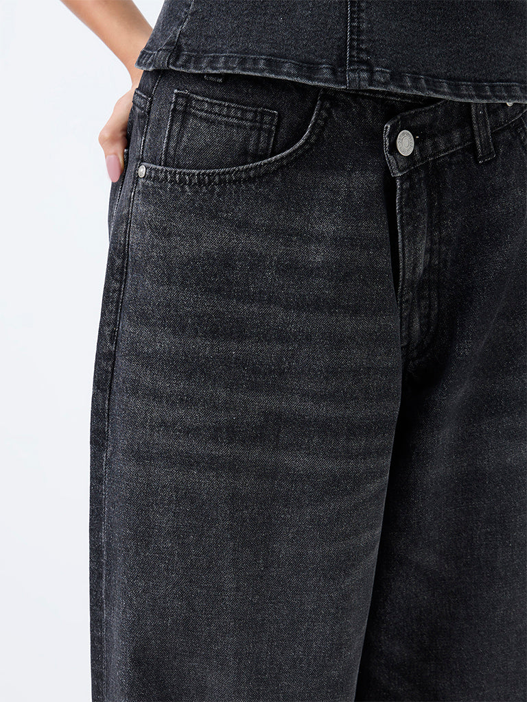 Nuon Black Wash High-Rise Barrel Jeans
