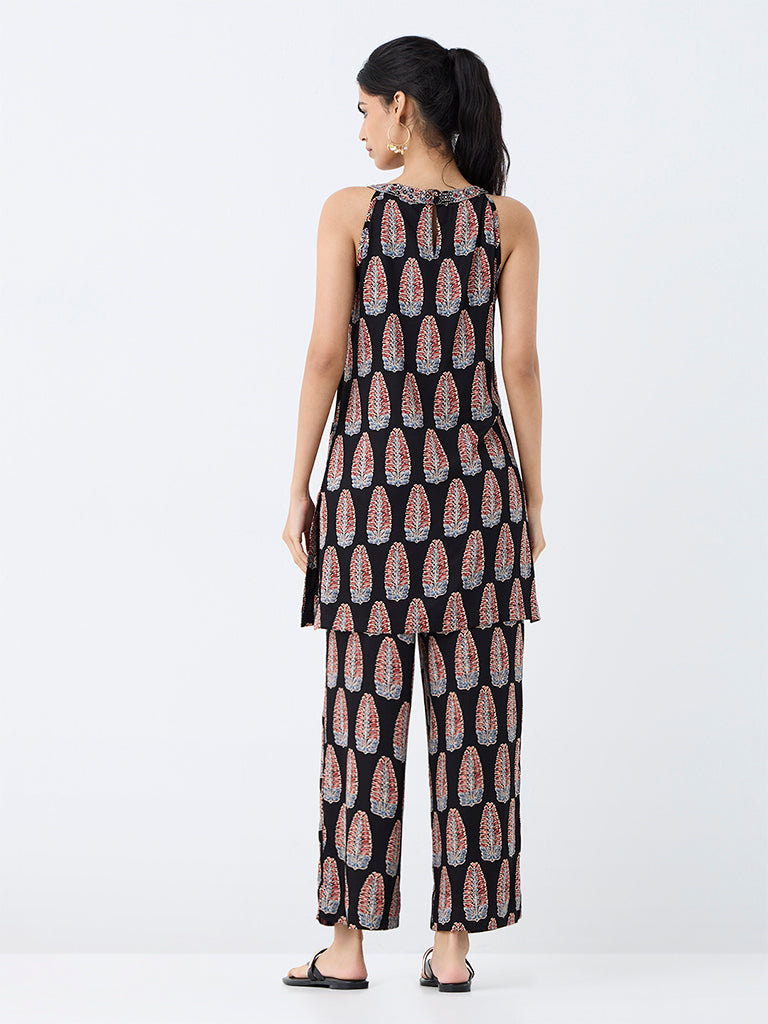 Utsa Black Floral Printed Straight Kurti