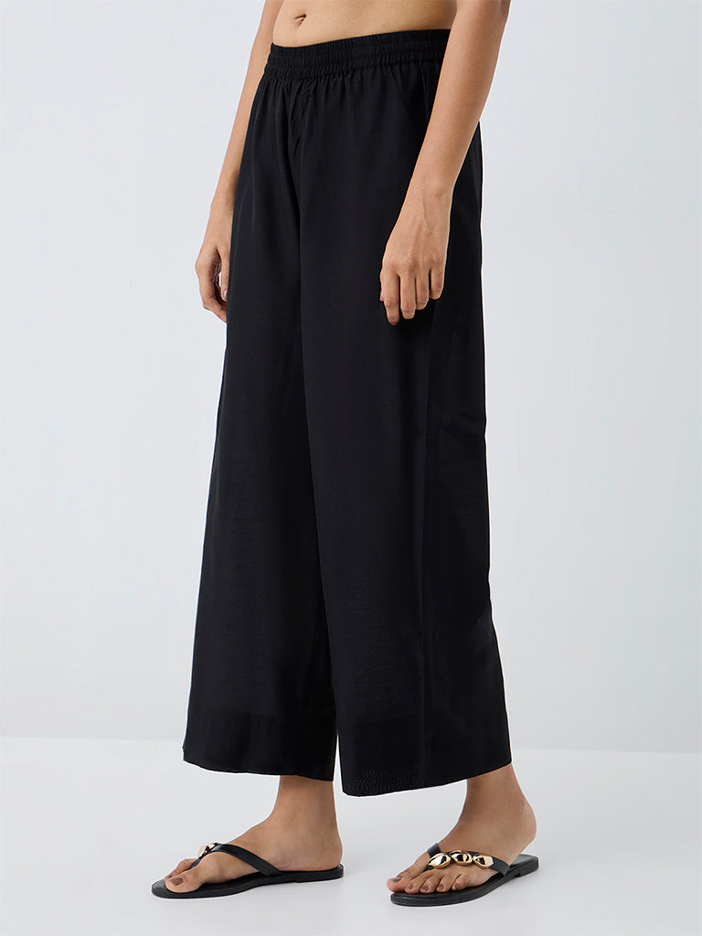 Utsa Black Solid Pants