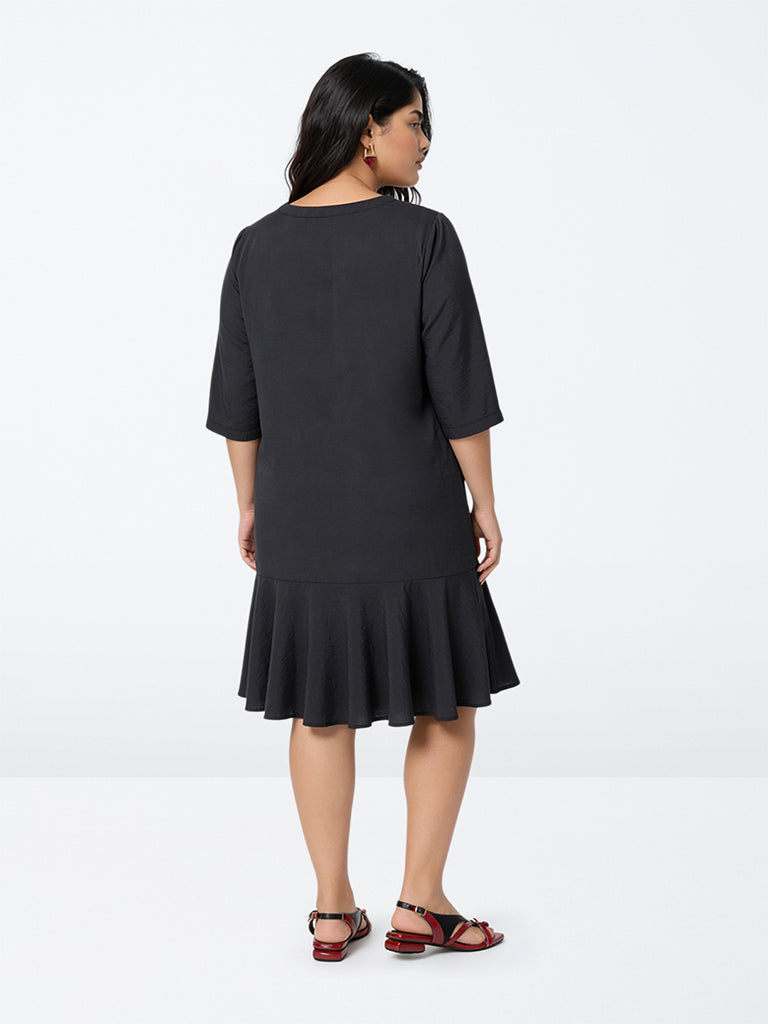 Gia Black Solid Straight Dress
