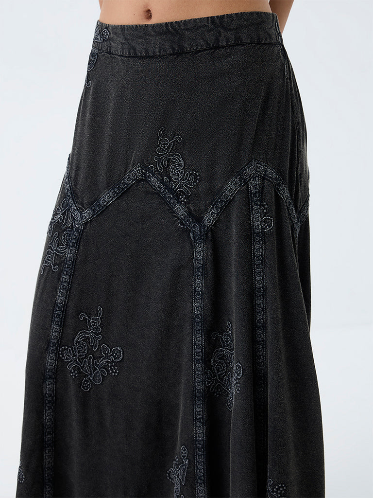 Bombay Paisley Black Floral Embroidered High-Rise Maxi Skirt