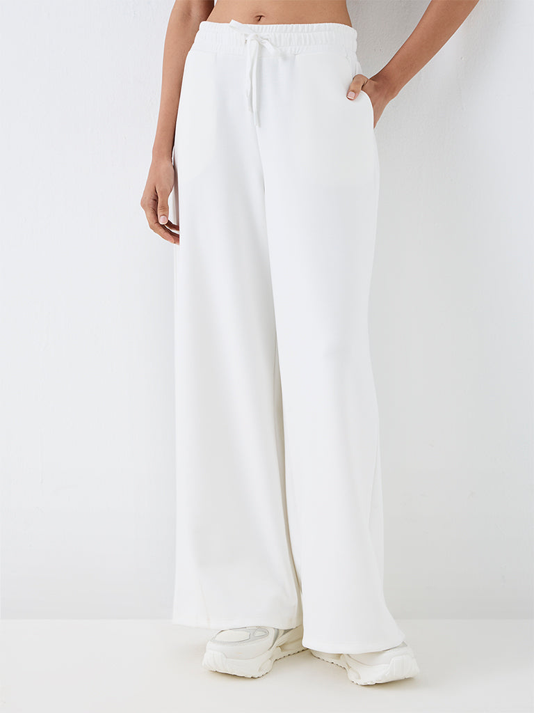 Nuoflexx White Solid High-Rise Track Pants