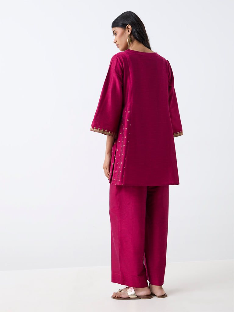 Utsa Fuchsia Paisley Embroidered Kurti