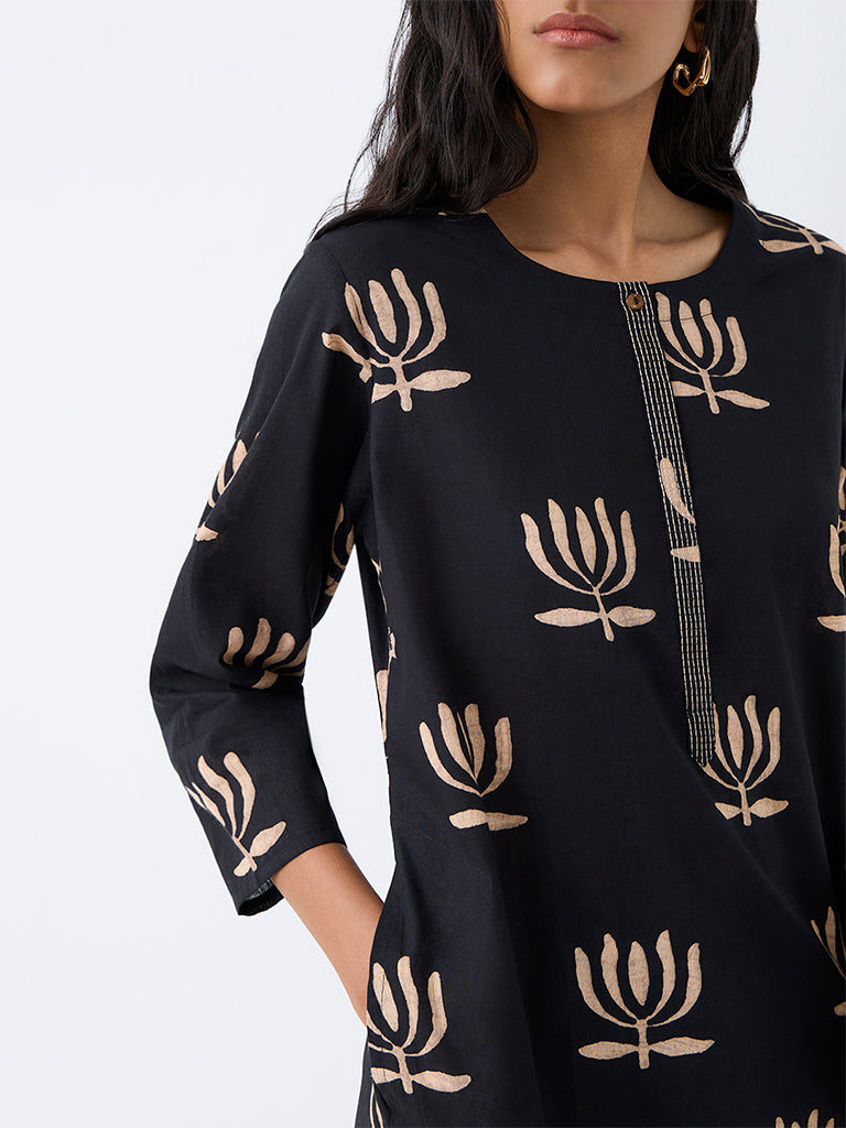 Utsa Black Floral Printed Cotton Straight Kurta