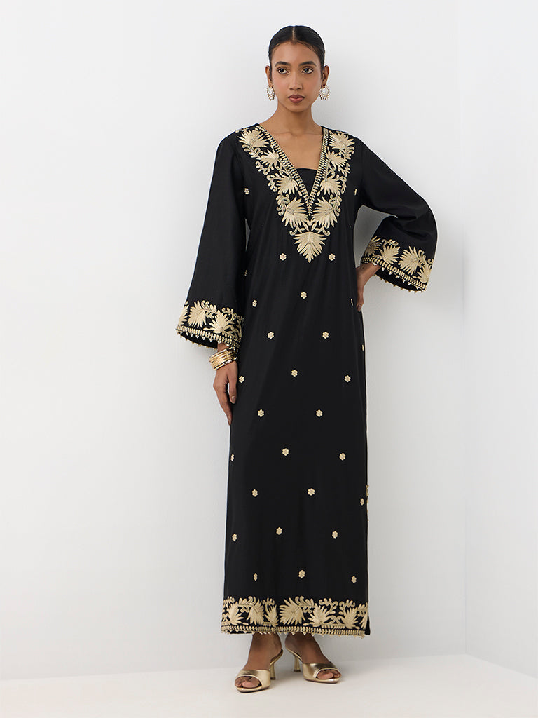 Vark Black Botanical Embroidered Straight Ethnic Set