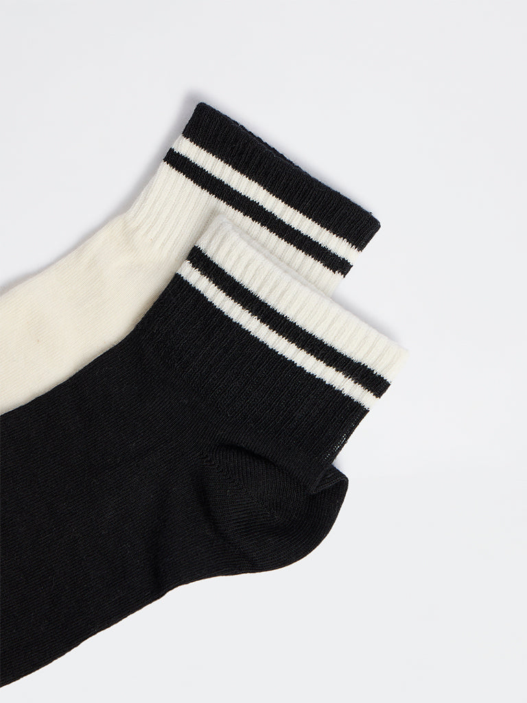 Wunderlove Black and White Striped Cotton-Blend Ankle Socks - Pack of 2