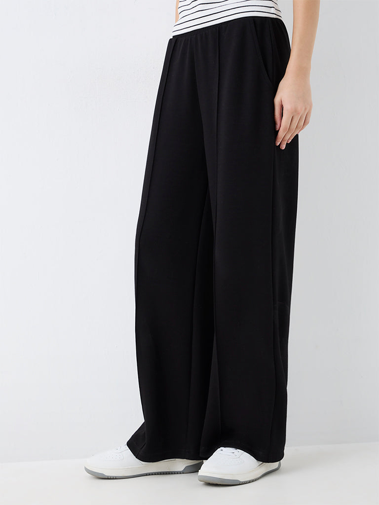 Nuoflexx Black Solid High-Rise Track Pants