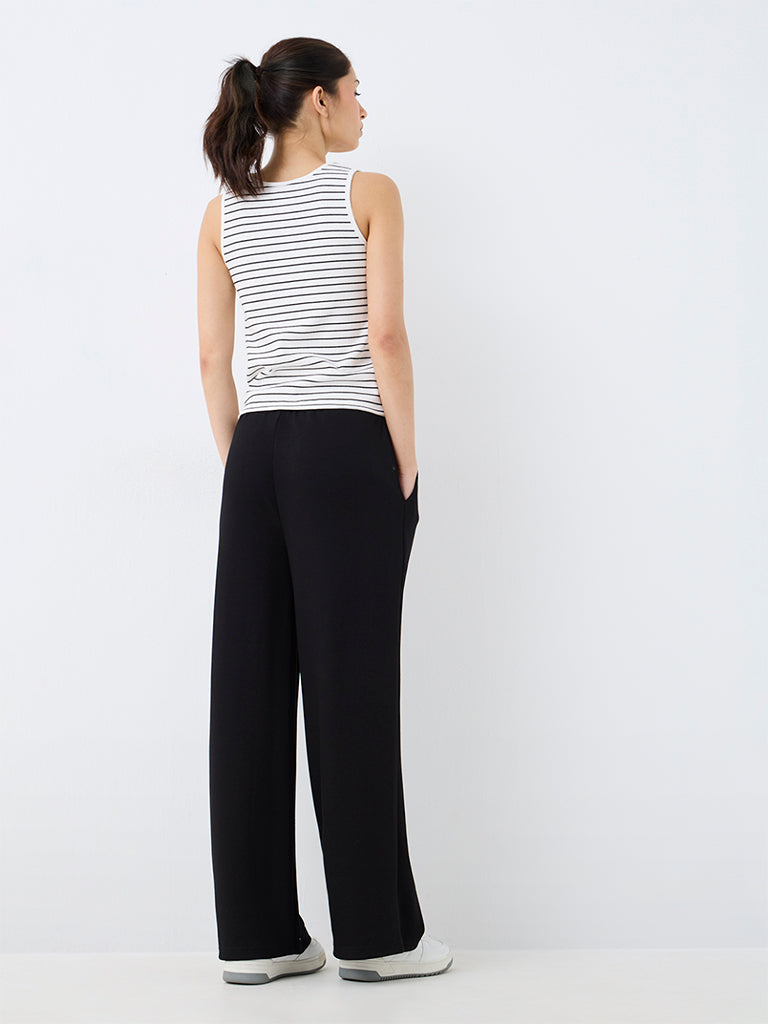 Nuoflexx Black Solid High-Rise Track Pants