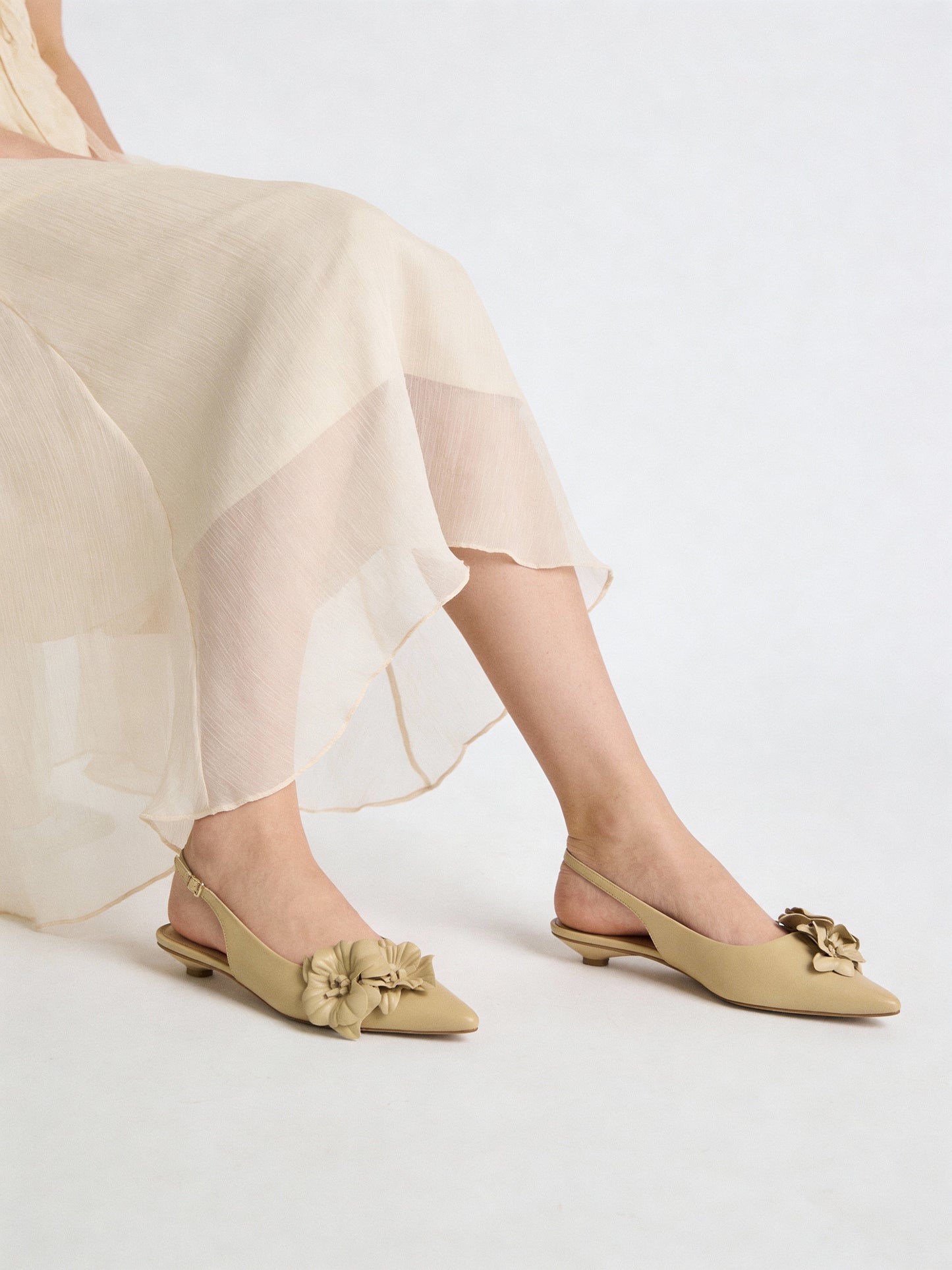 LUNA BLU Beige Floral Detailed Pointed Toe Mules