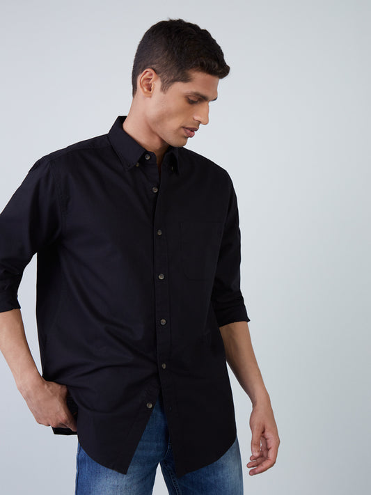 WES Casuals Black Relaxed-Fit Shirt | Black Relaxed-Fit Shirt for Men Front View - Westside