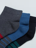 WES Lounge Anthra Melange Socks Set Of Three Close Up View 