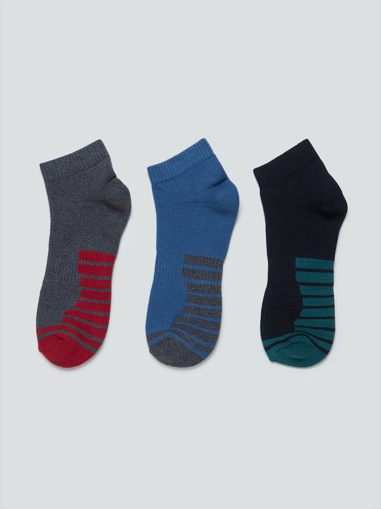 WES Lounge Anthra Melange Socks Set Of Three Front View - Westside