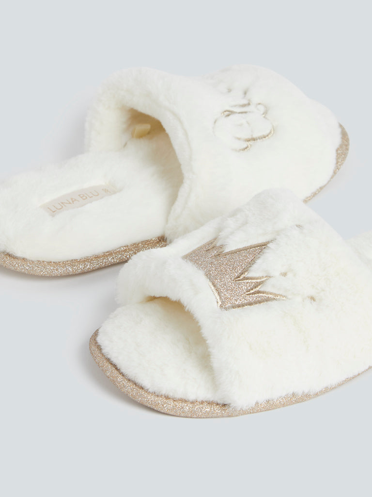 Discover more than 66 white fluffy slippers latest - dedaotaonec