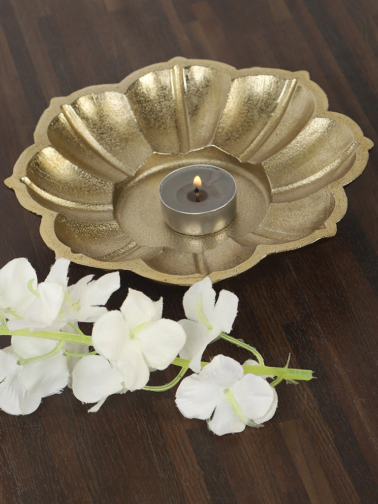 Westside Home Gold Metal Lotus T-Light Candle Stand