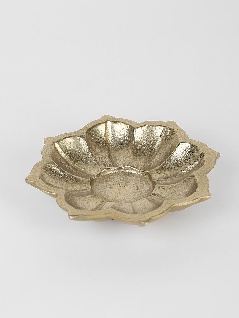 Westside Home Golden Metal Lotus Candle Stand