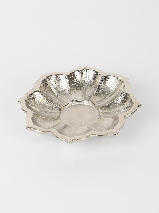 Westside Home Silver Metal Lotus Candle Stand
