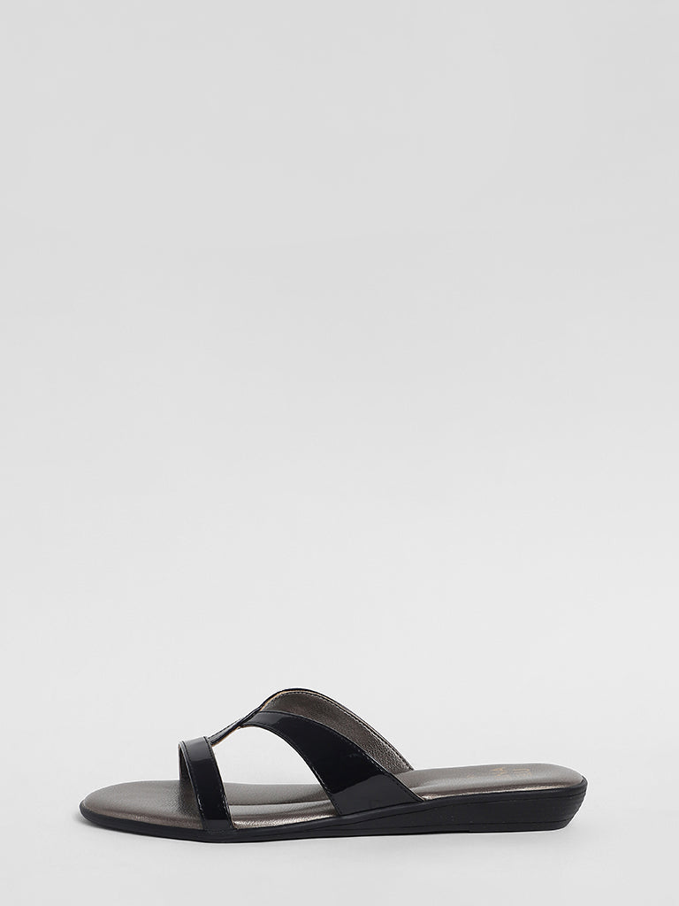 LUNA BLU Black Plain Slip-On Sandals