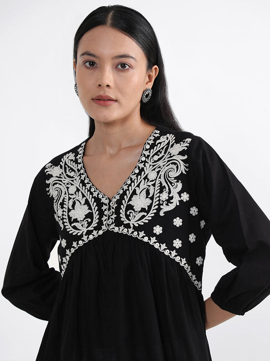 Utsa Black Paisley Embroidered Kurta
